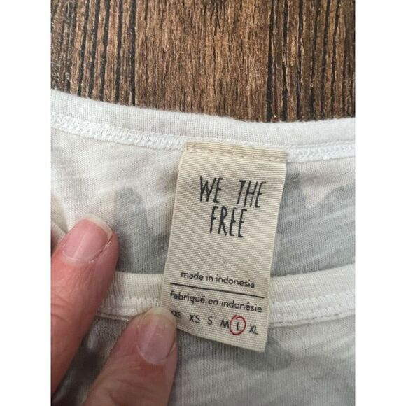 WE THE FREE CAMO CAMOUFLAGE BEIGE GRAY WHITE SHORT SLEEVE THIN SOFT T-SHIRT LG - Picture 9 of 11